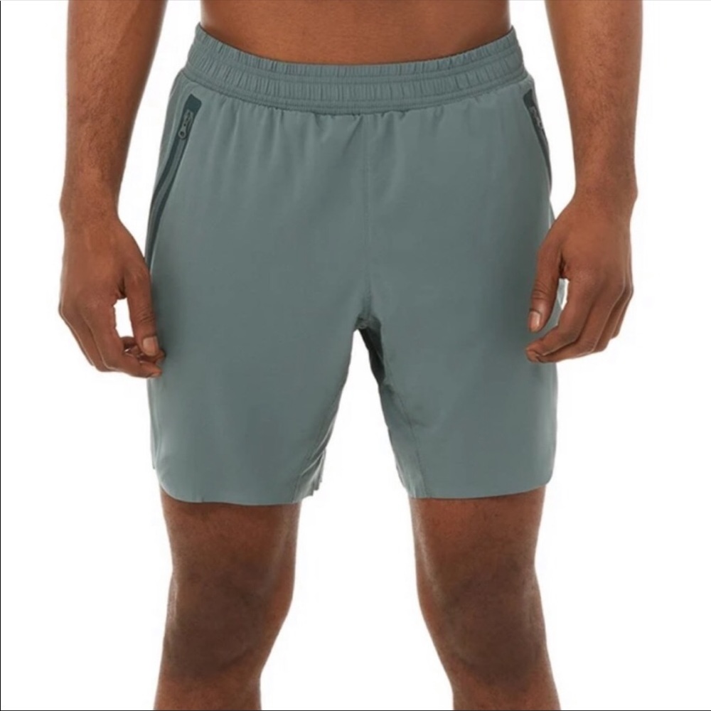 Alo yoga 7 inch advanced 2 in 1 shorts small